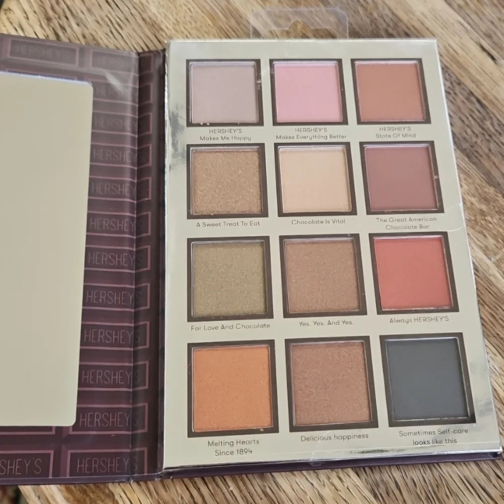 NIB Hershey's Chocolate Themed Eye Shadow Palette 12 Colors Mirror Make-Up Set
